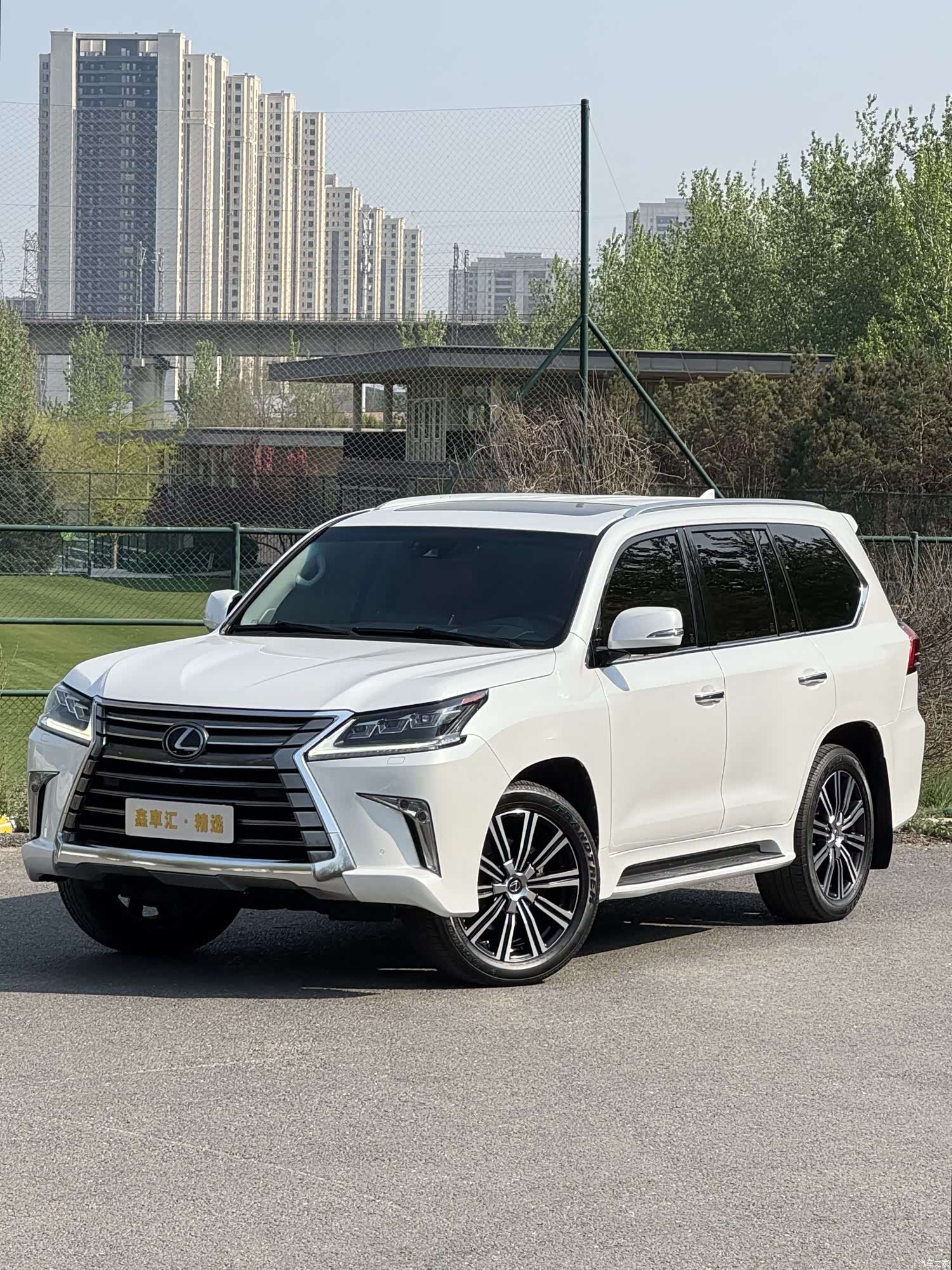 Lexus LX, 2020 1