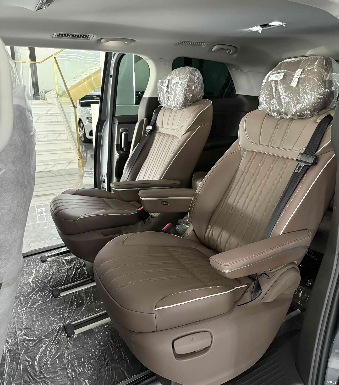 Roewe iMAX8, 2023 6