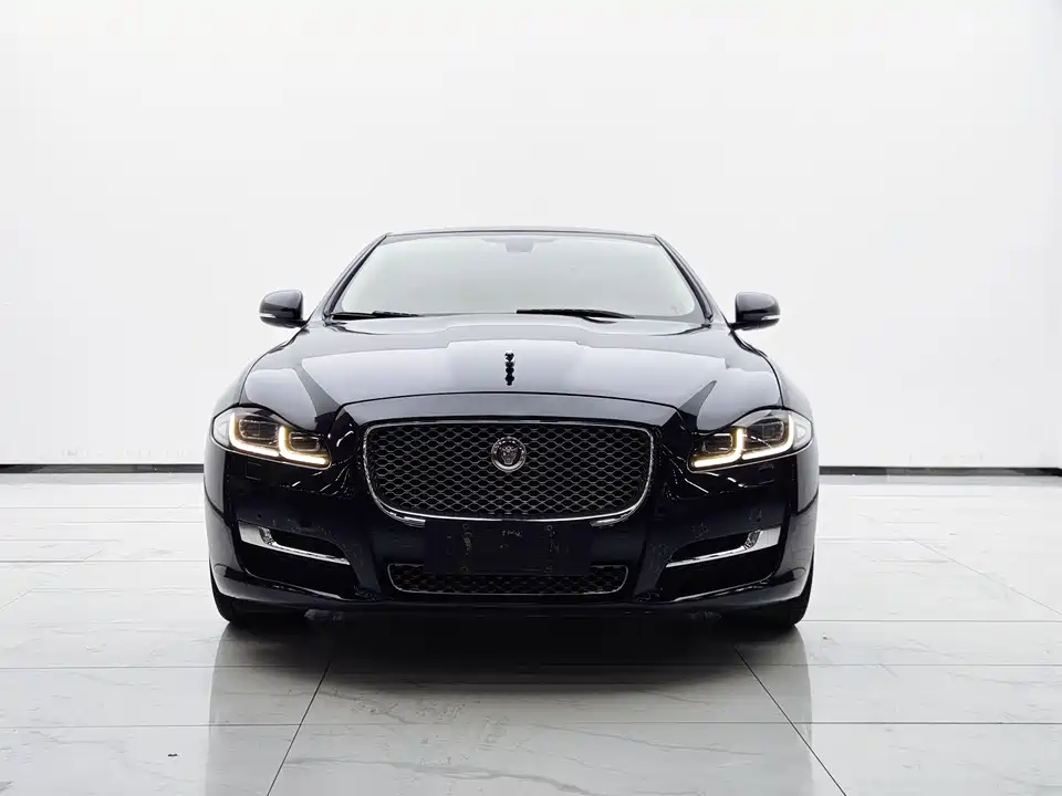 Jaguar XJ Jaguar XJ