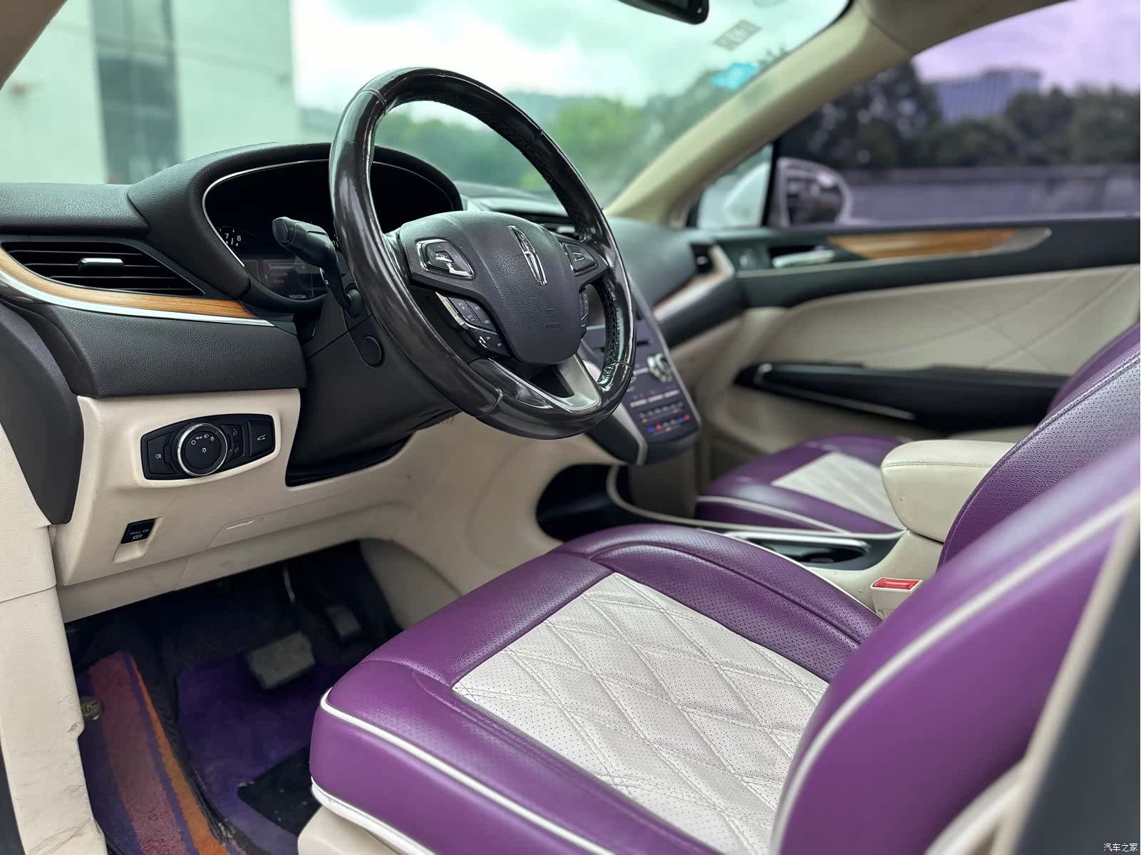 Lincoln MKC, 2015 13