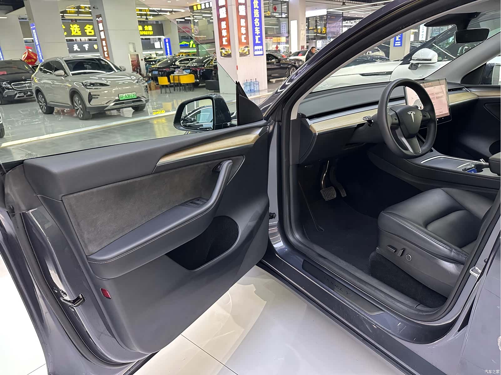 Tesla Model Y, 2023 8
