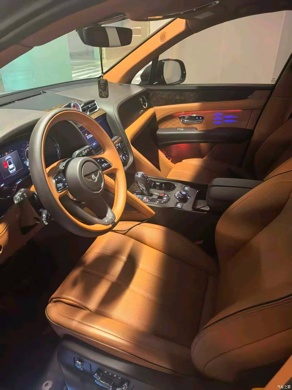 Bentley Bentayga, 2024 7