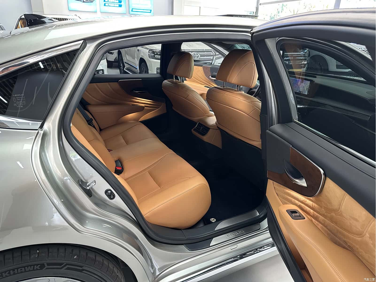 Lexus LS, 2022 15