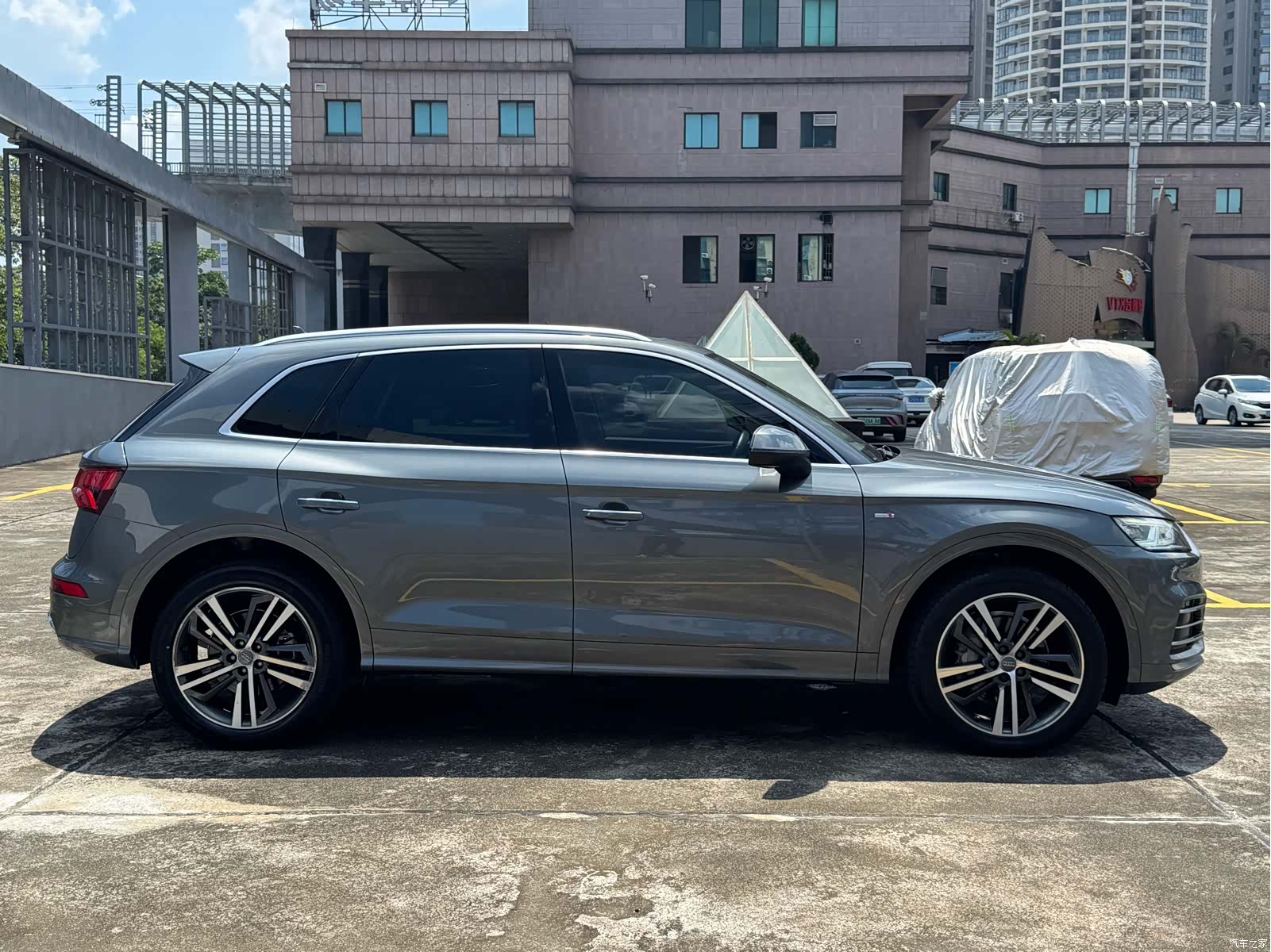 Audi Q5L, 2021 30