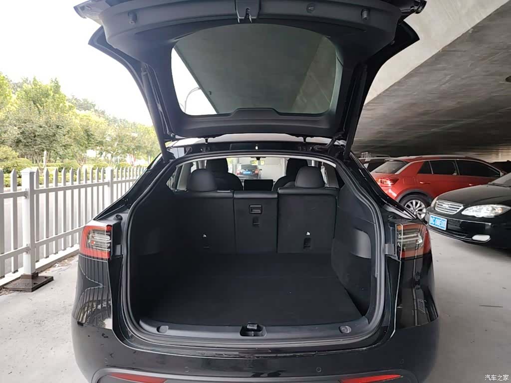 Tesla Model Y, 2022 19