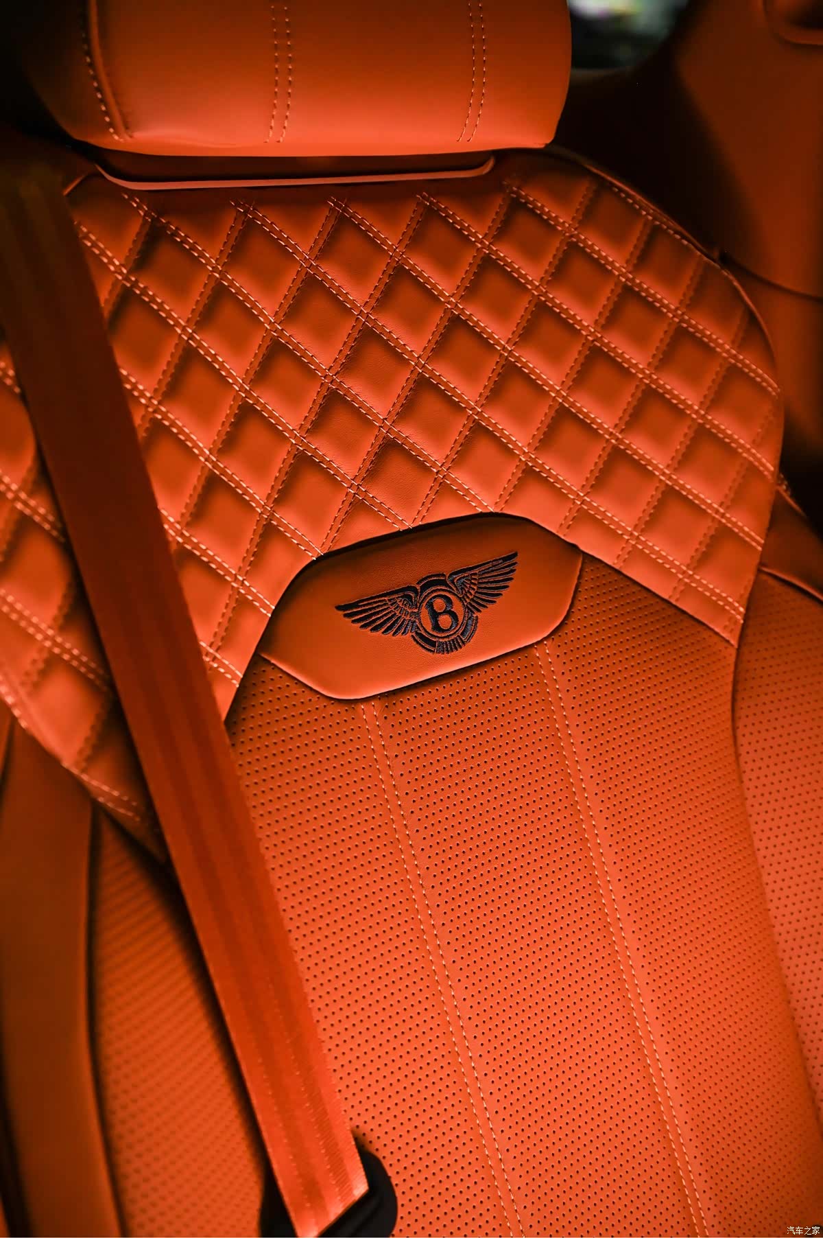 Bentley Bentayga, 2021 11