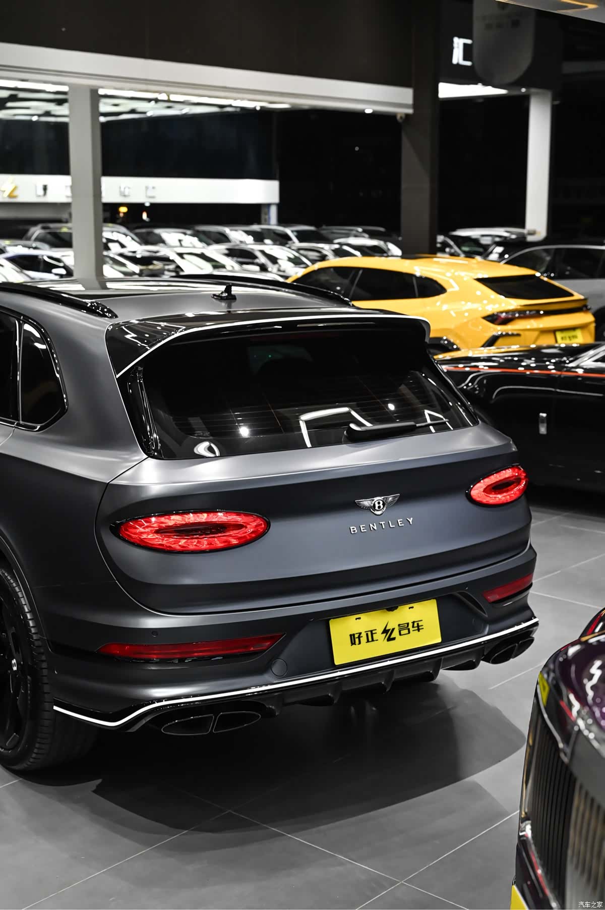 Bentley Bentayga, 2021 23