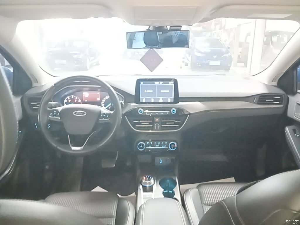 Ford Focus, 2019 10