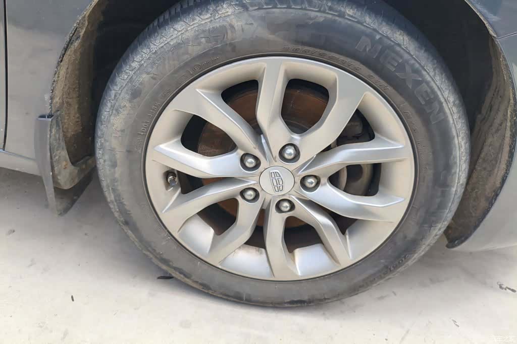 Geely Emgrand, 2017 6