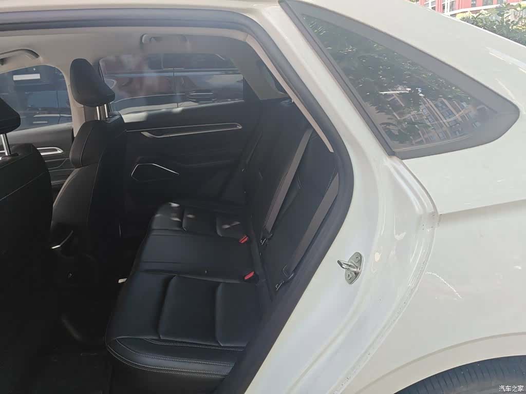 Geely Emgrand, 2023 14