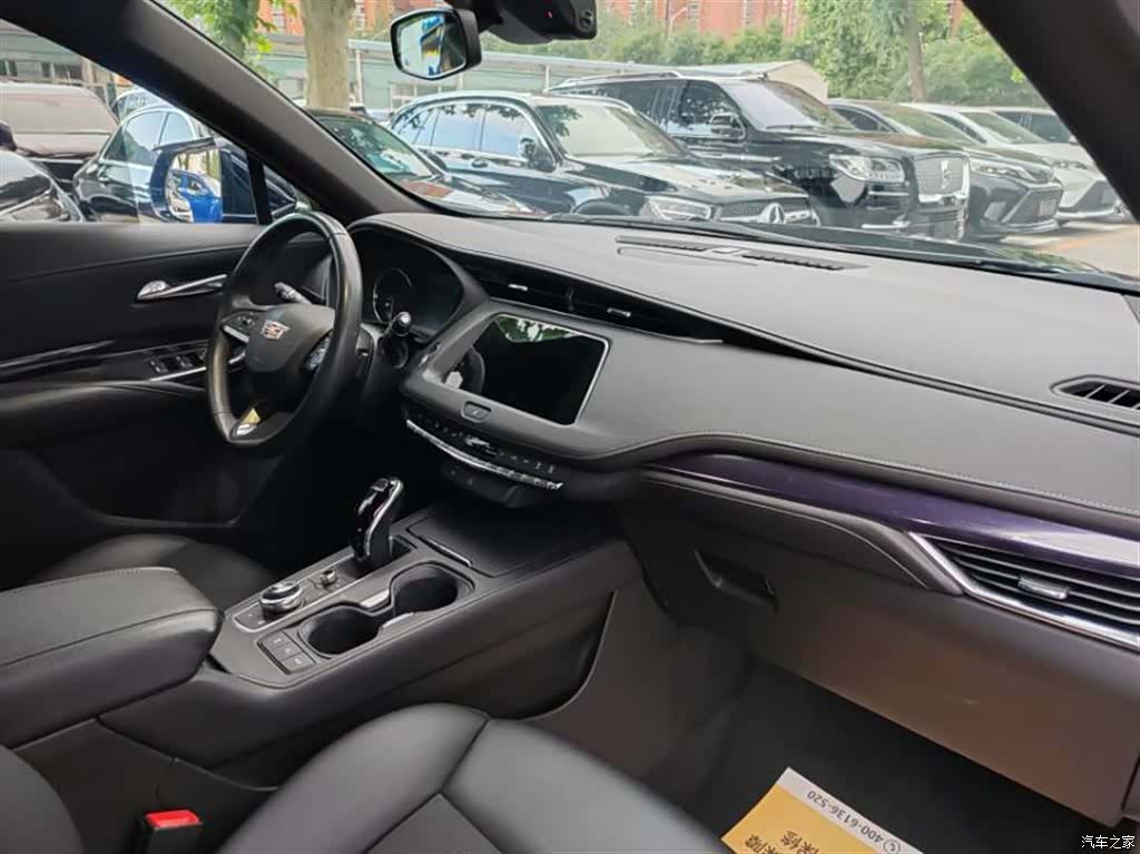 Cadillac XT4, 2022 13