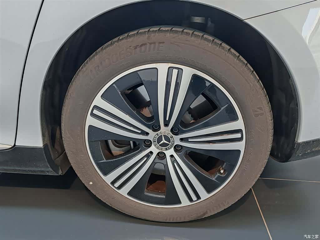Mercedes-Benz EQE, 2025 14