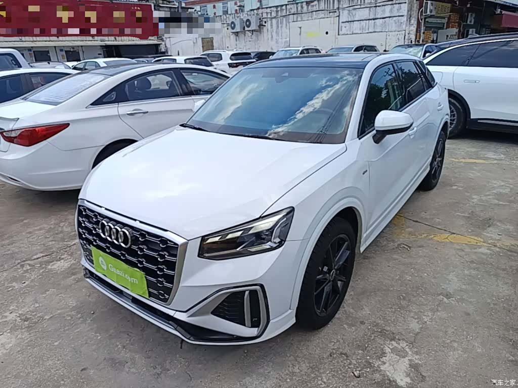 Audi Q2L, 2023 1