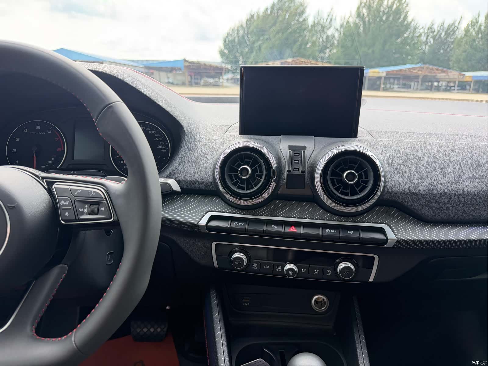 Audi Q2L, 2022 11