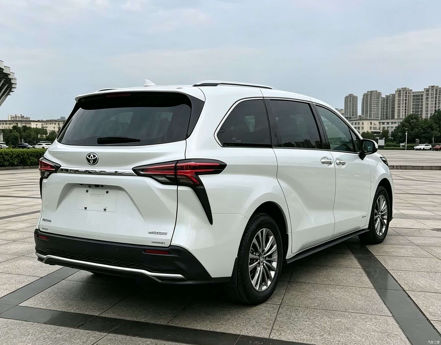 Toyota Granvia, 2024 все фото