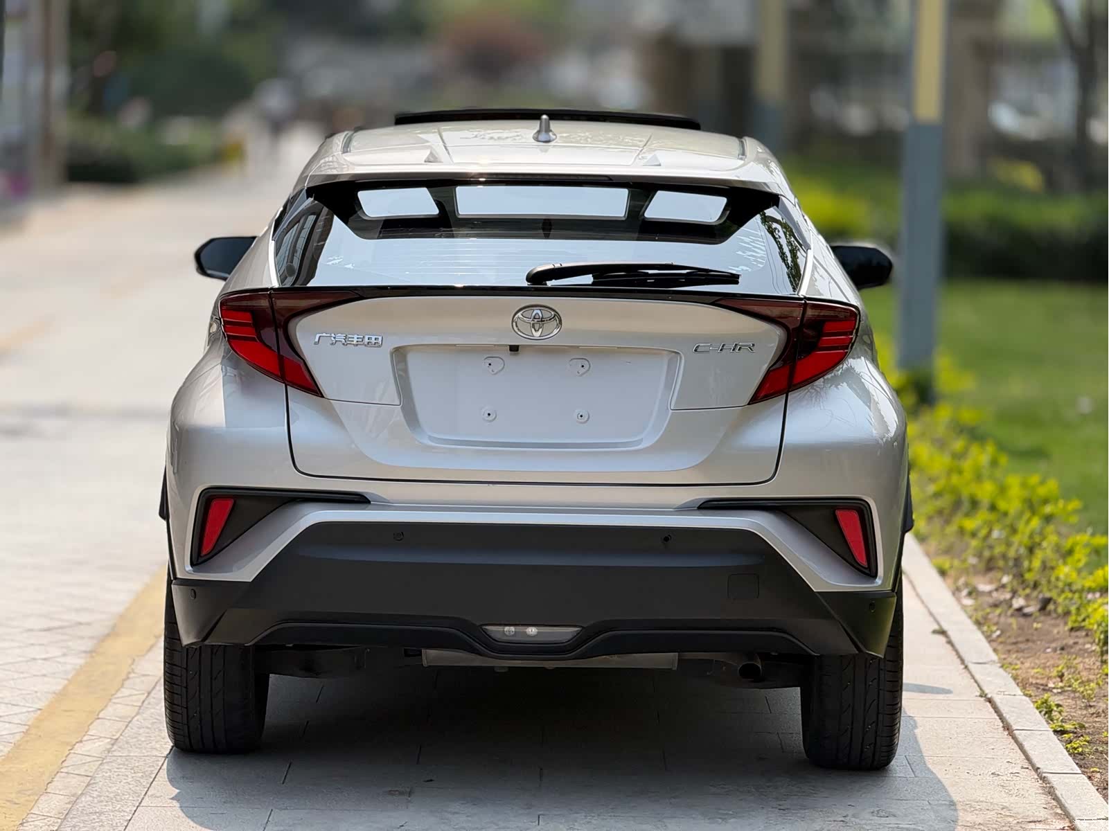 Toyota C-HR, 2022 все фото
