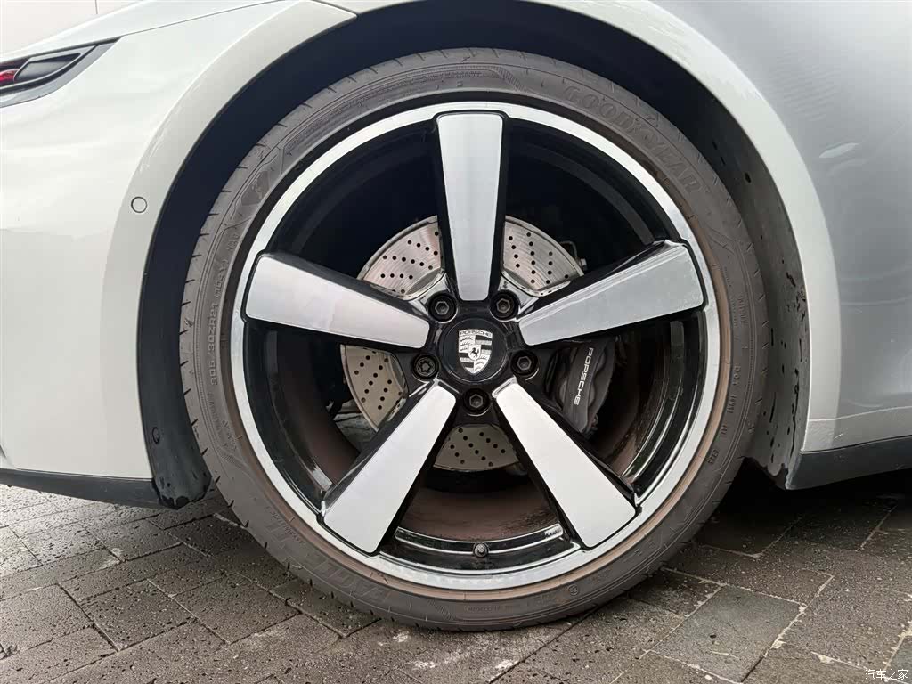 Porsche 911, 2025 16