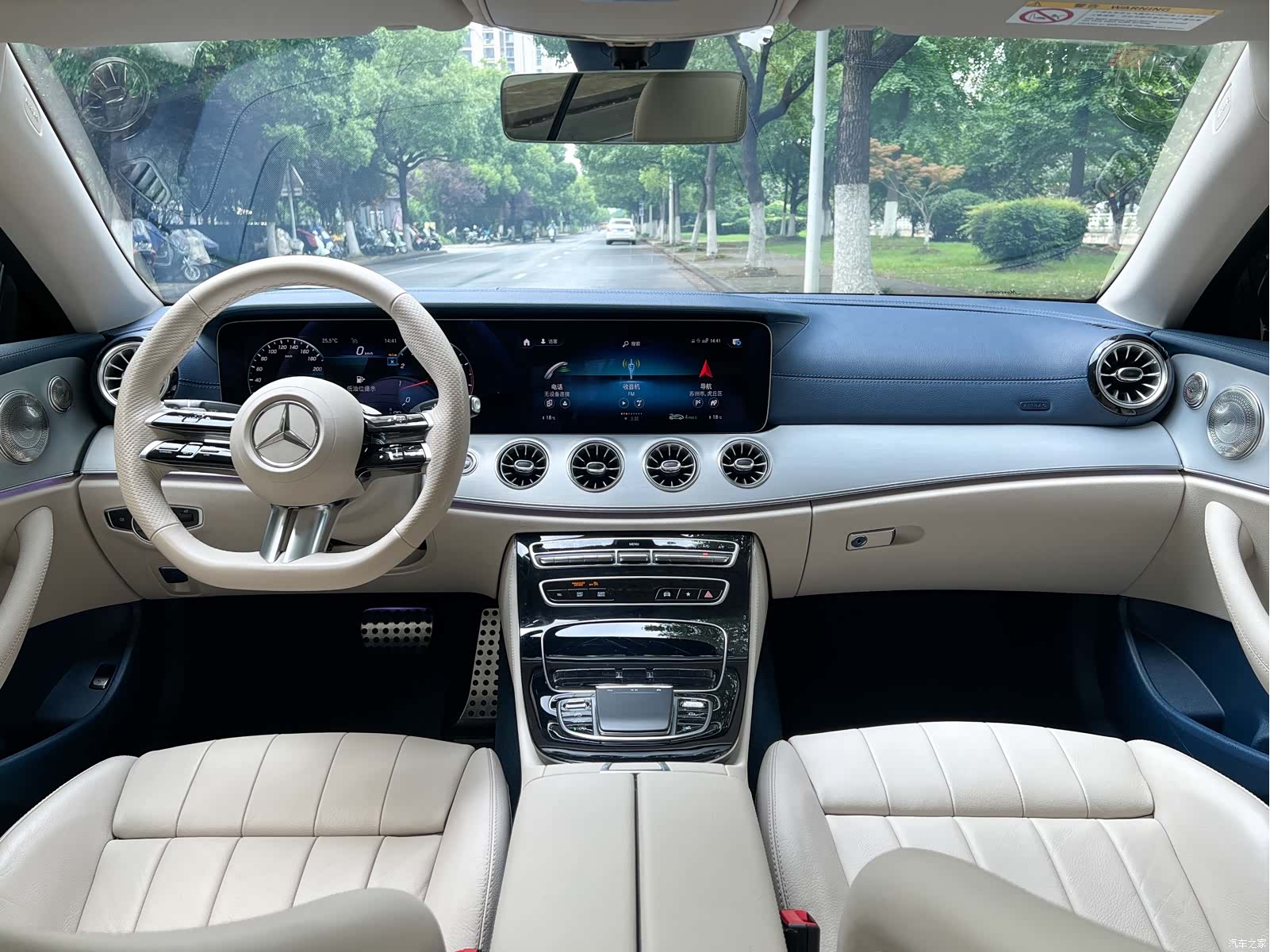 Mercedes-Benz E-Class, 2023 11