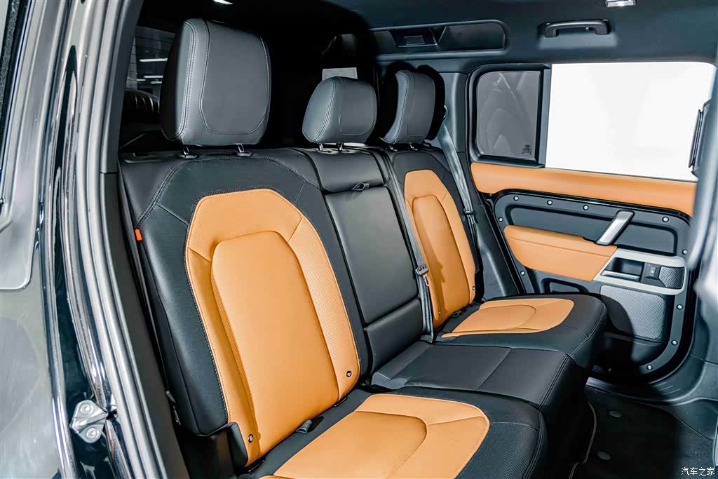 Land Rover Defender, 2023 28