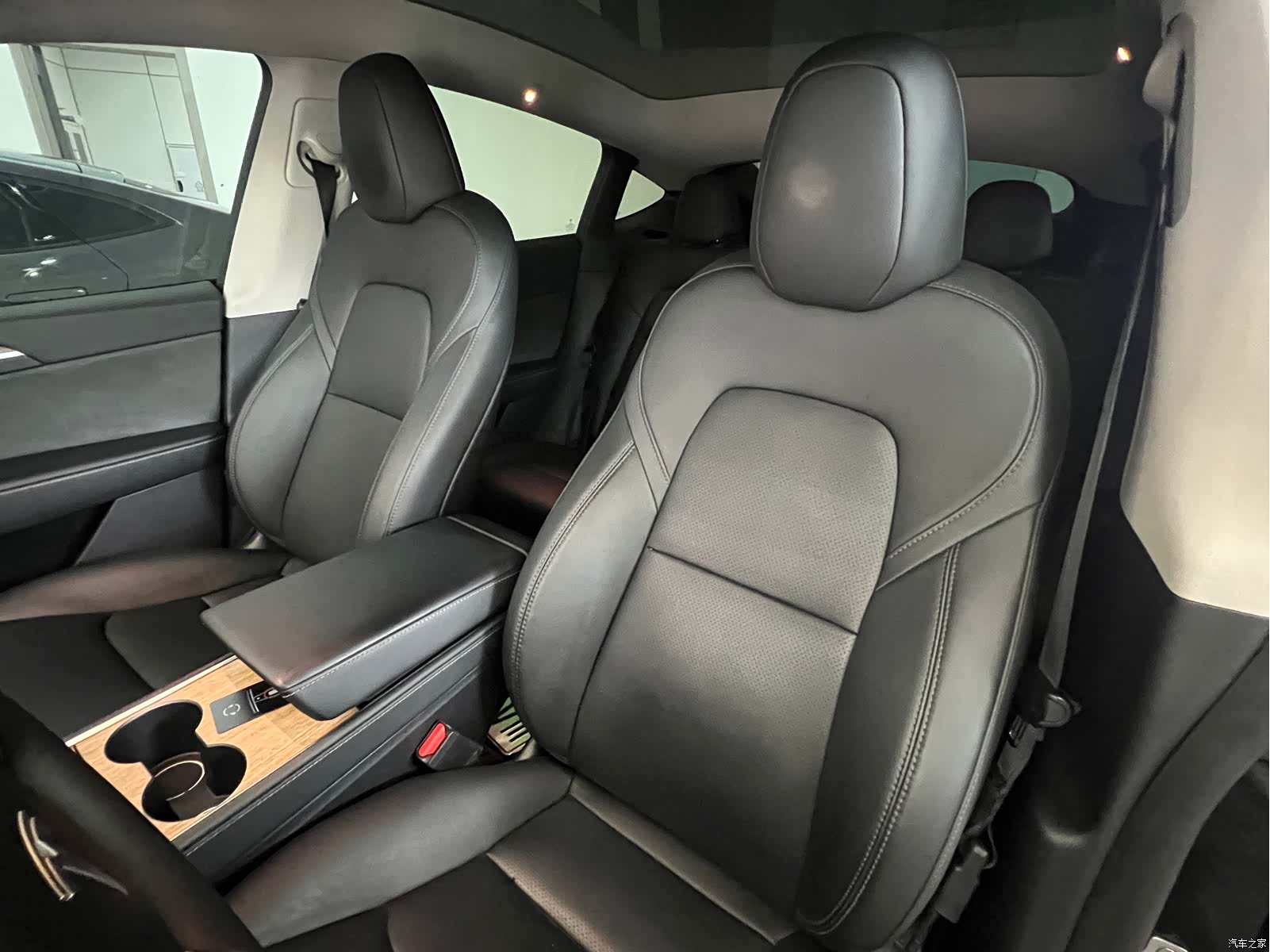 Tesla Model Y, 2023 13