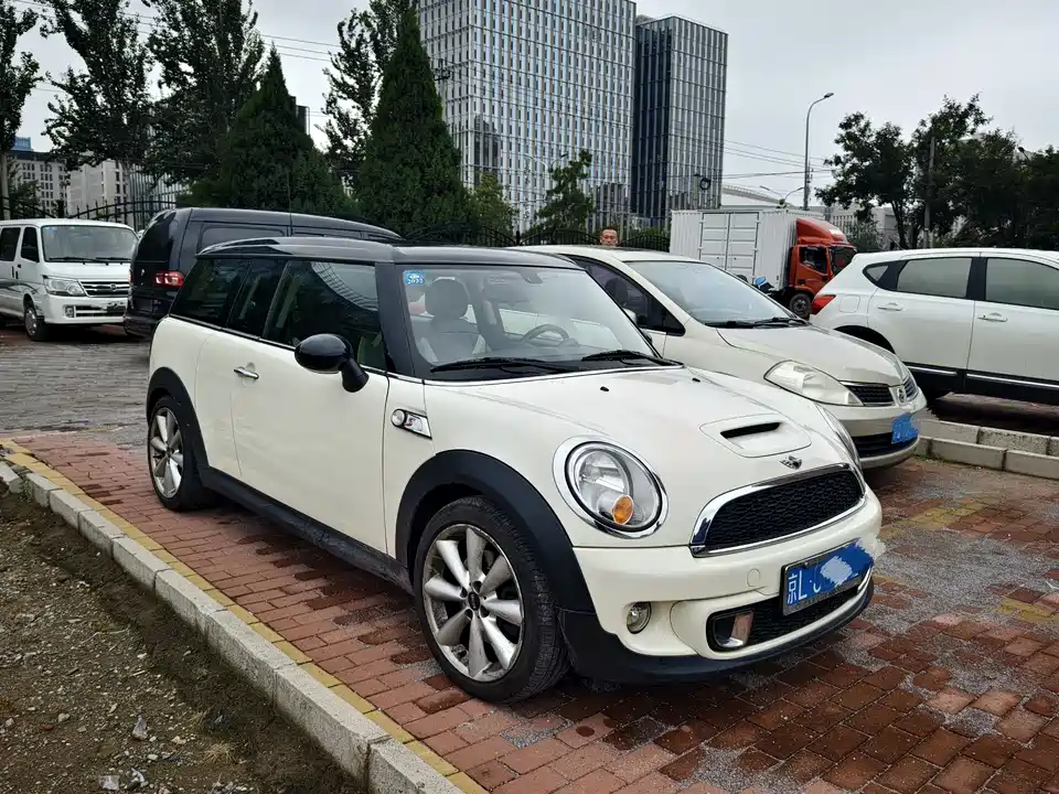 MINI CLUBMAN