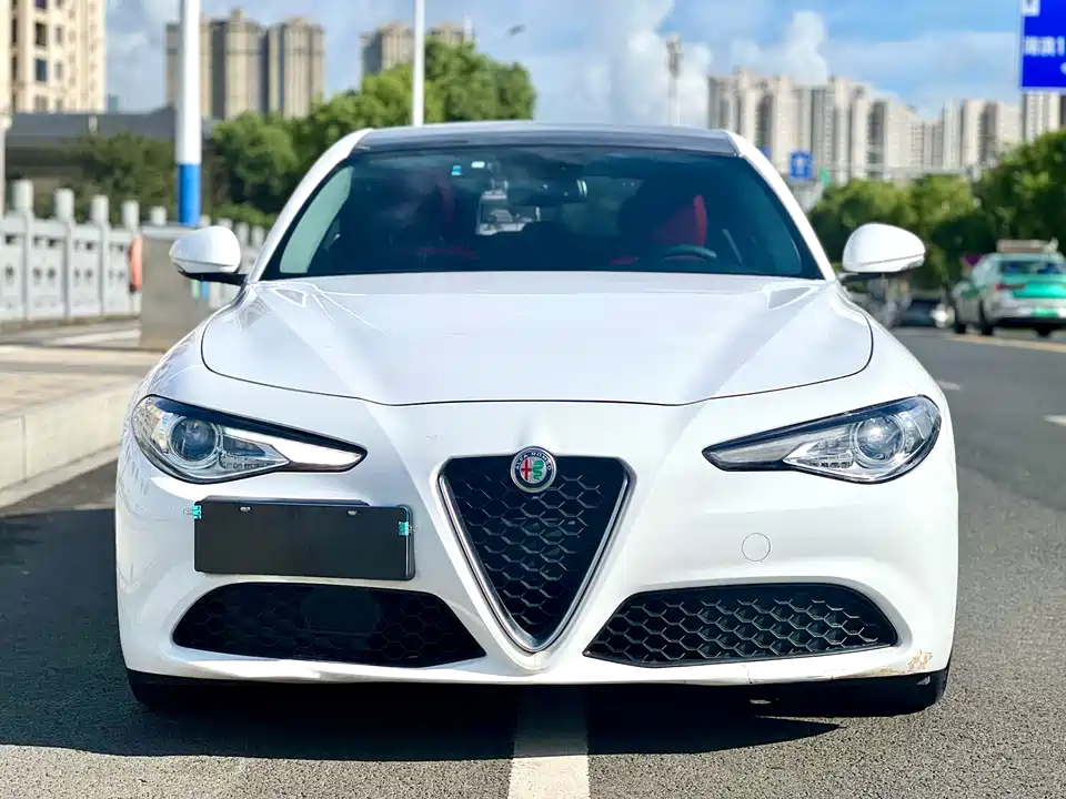 Alfa Romeo Giulia Alfa Romeo Giulia