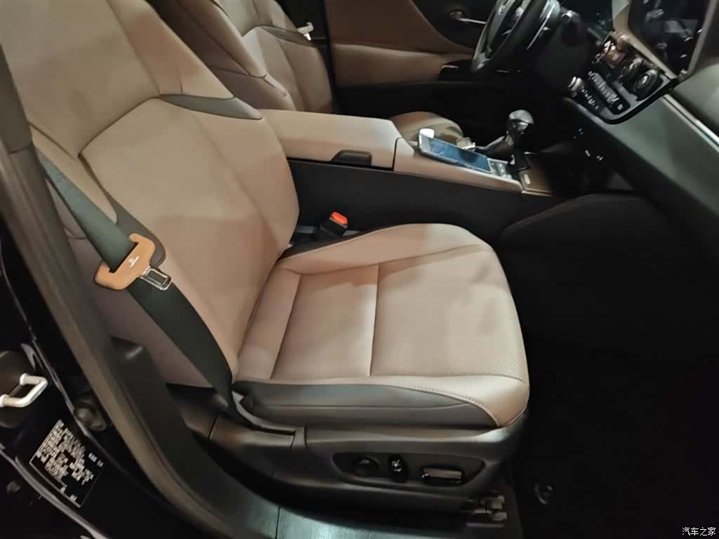 Lexus ES, 2021 24