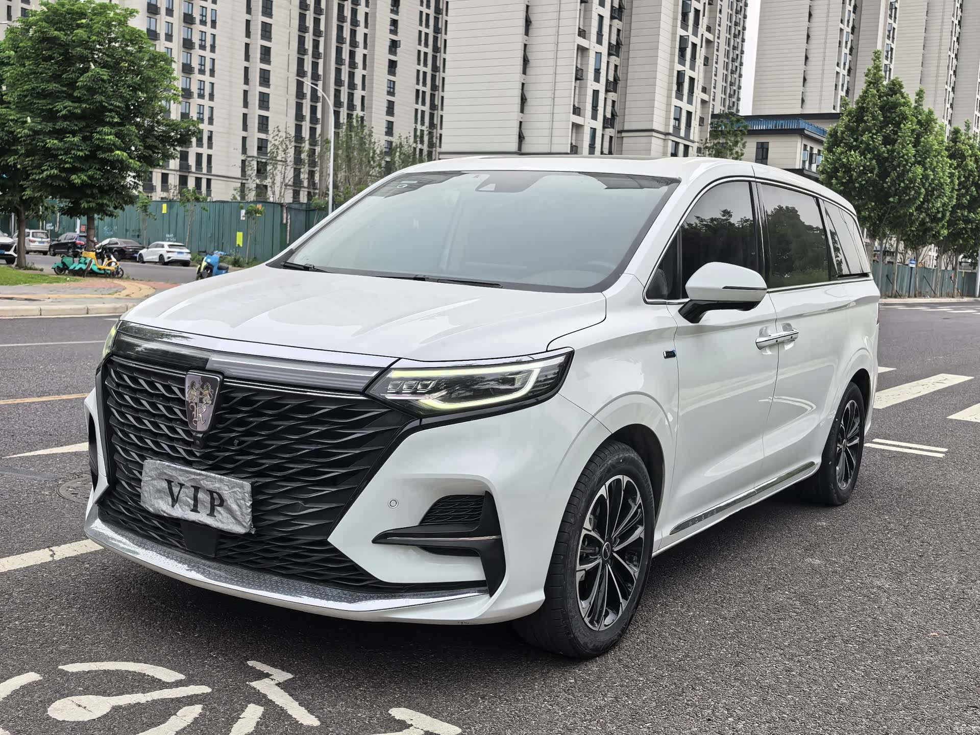 Roewe iMAX8