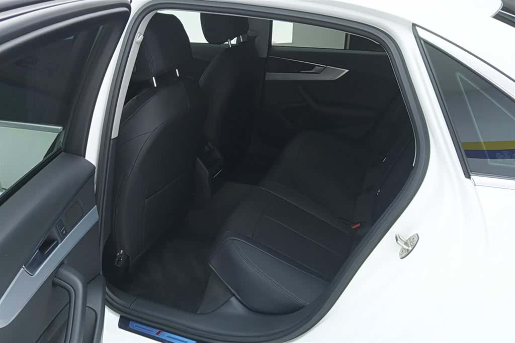 Audi A4L, 2022 11