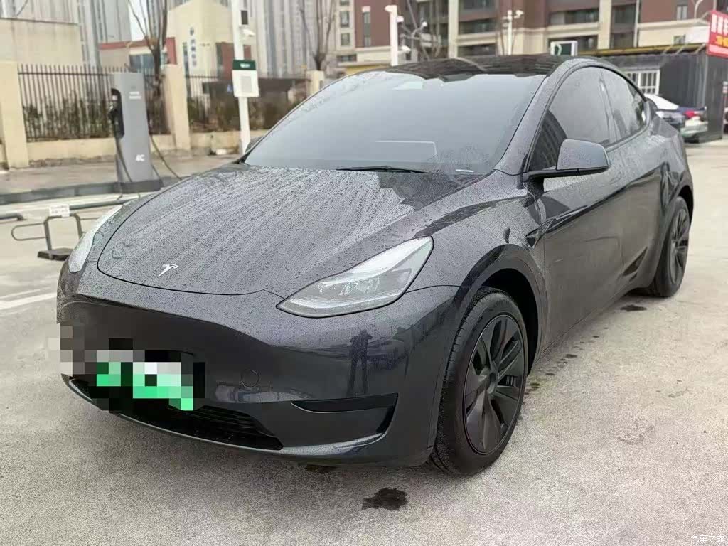 Tesla Model Y, 2024 1
