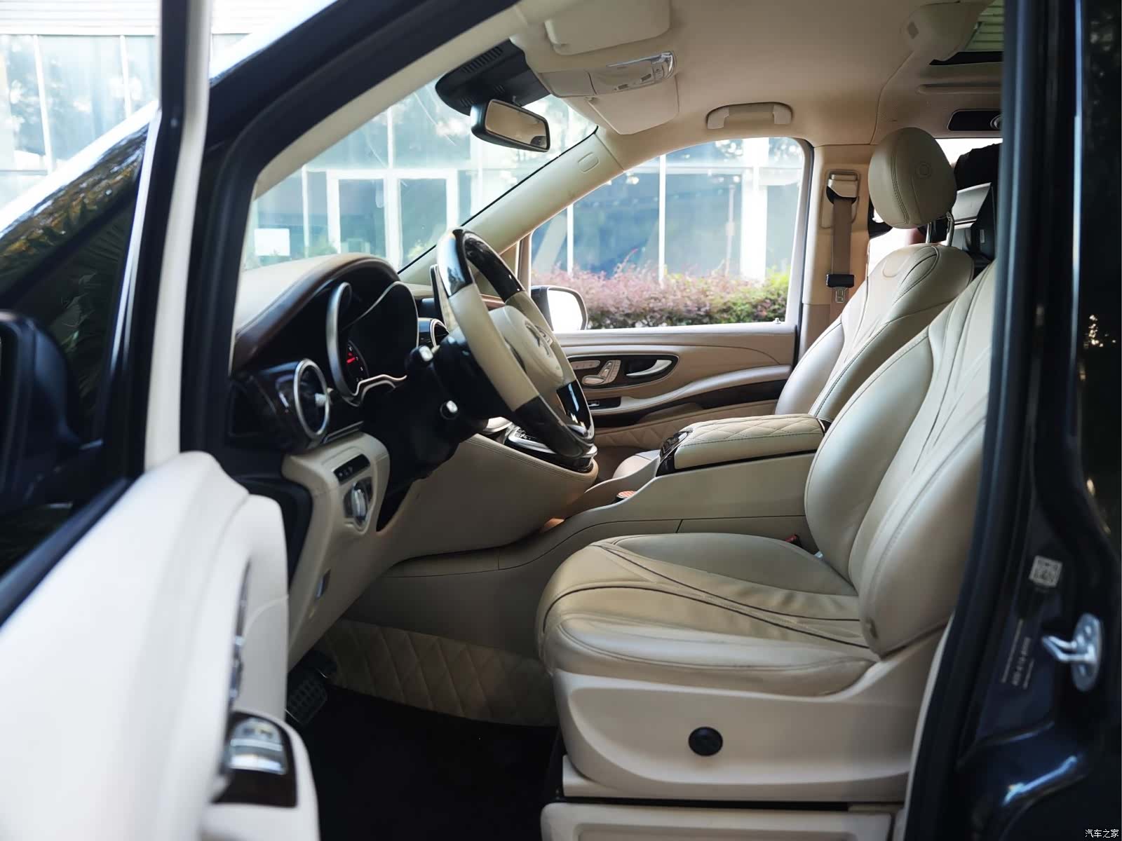 Mercedes-Benz V-Class, 2016 10