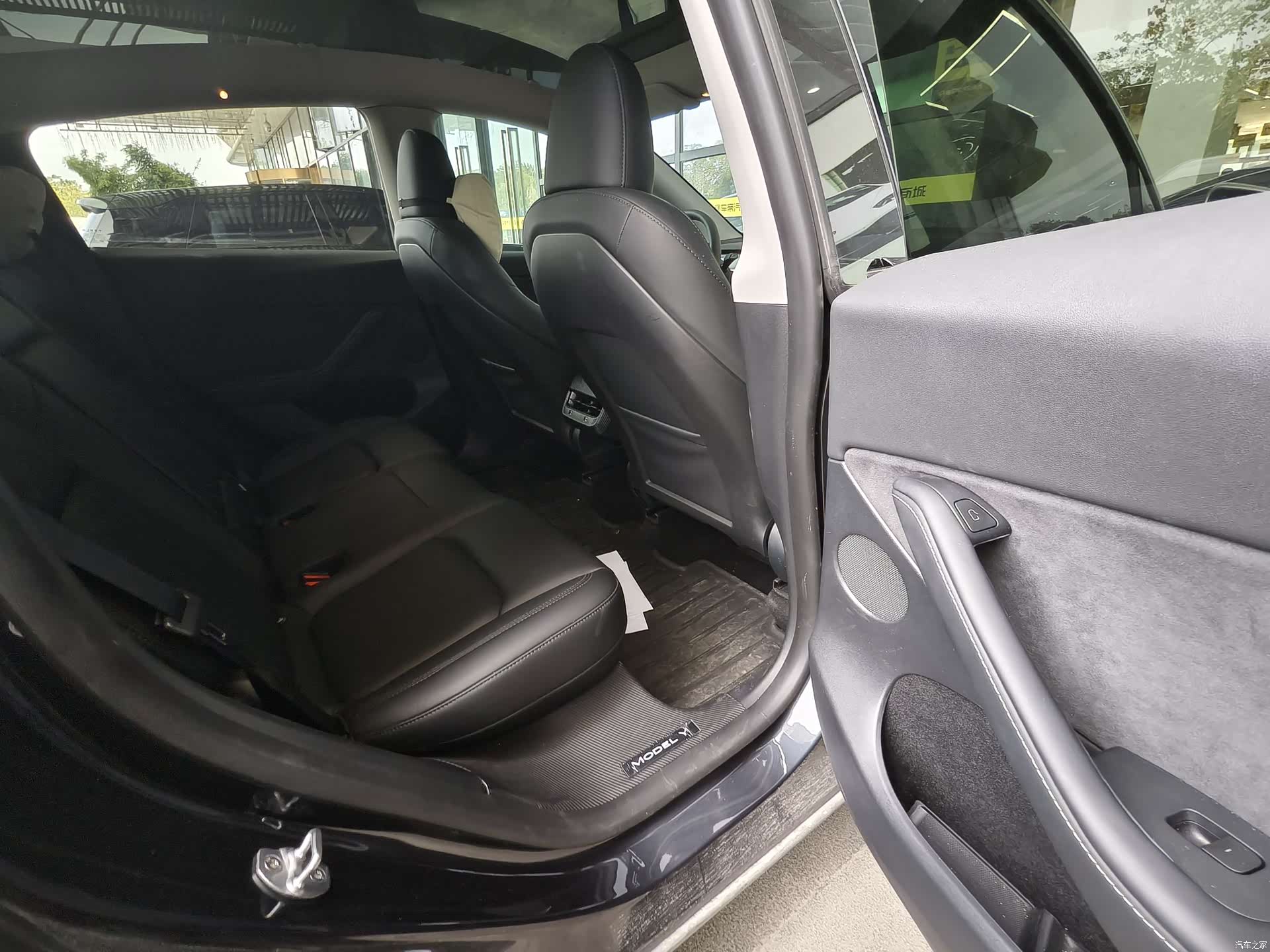 Tesla Model Y, 2024 9