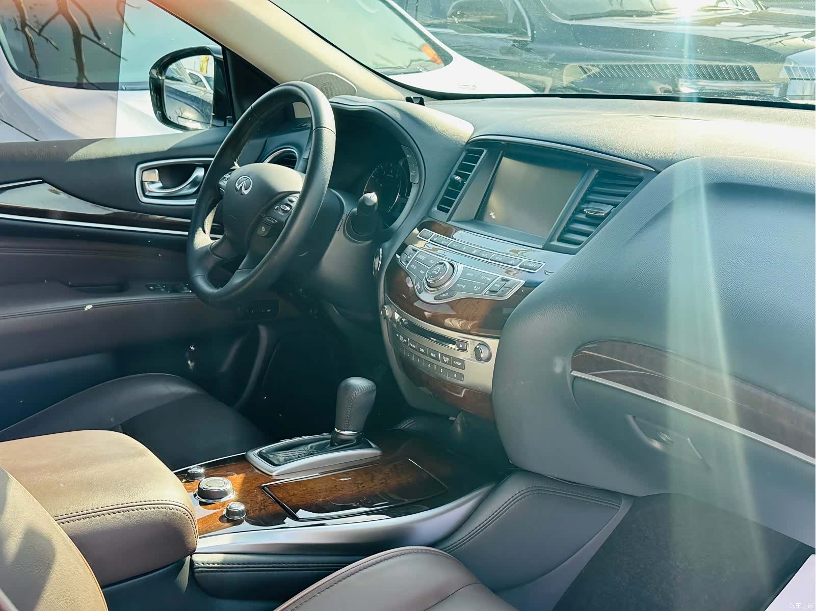 Infiniti JX35, 2014 24