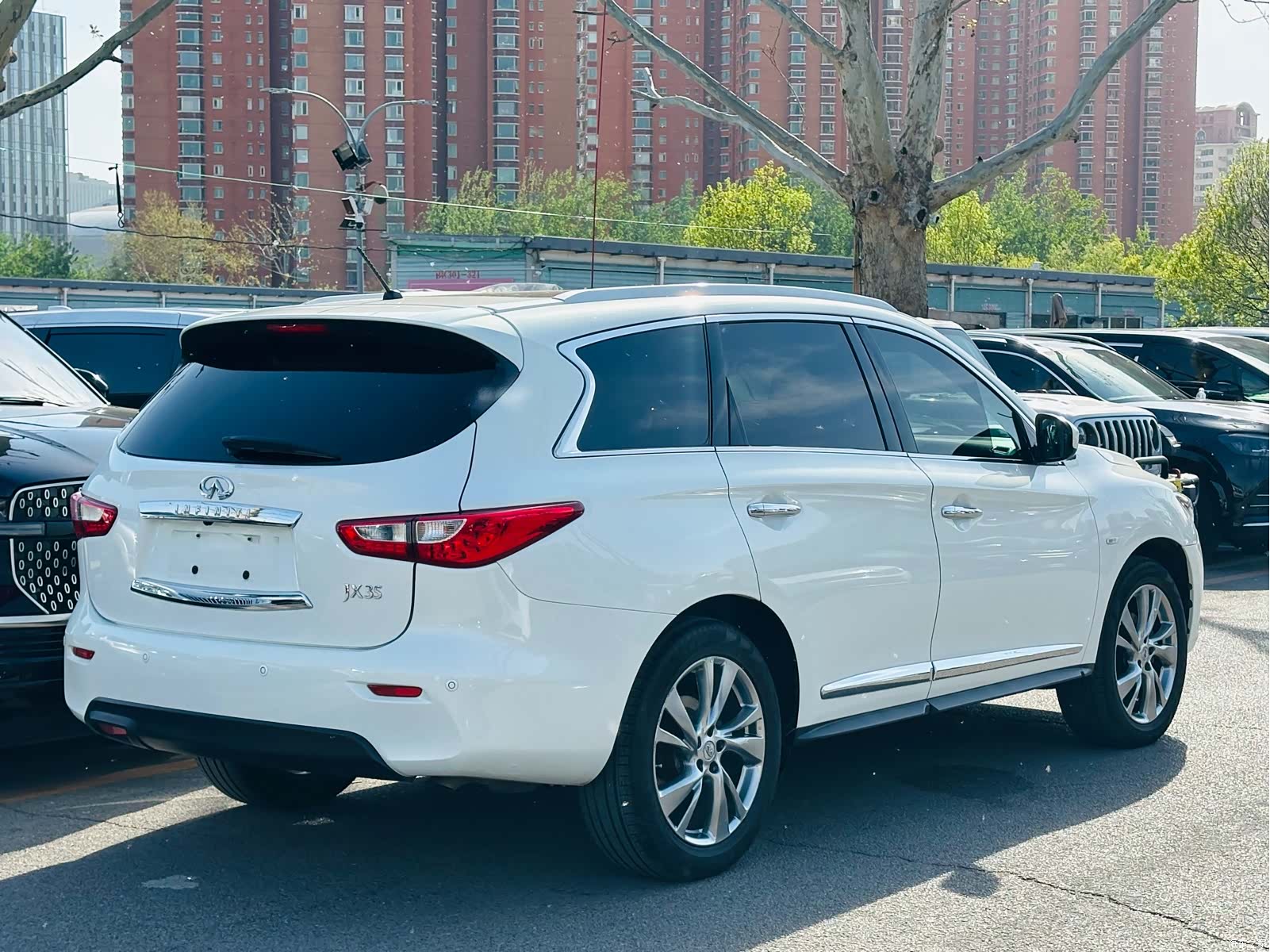 Infiniti JX35, 2014 4
