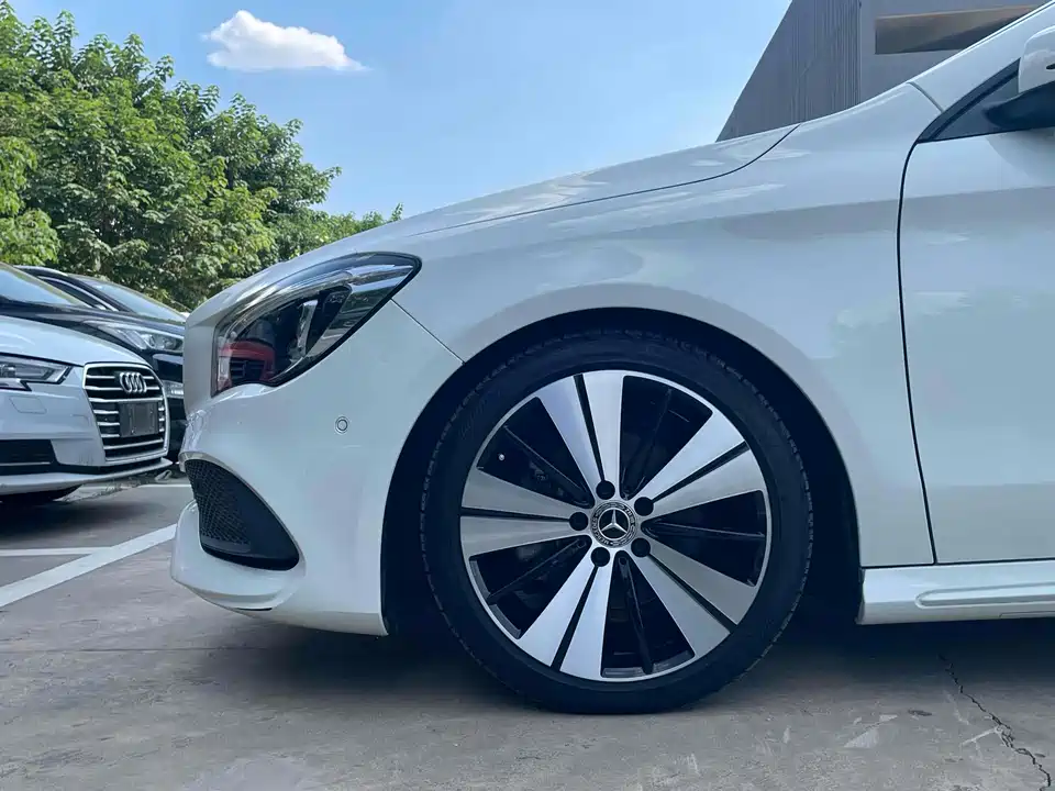 Mercedes-Benz CLA Mercedes-Benz CLA
