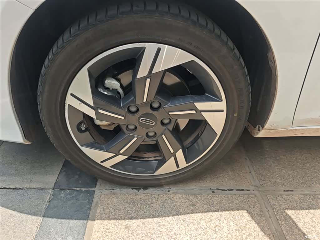 Geely Emgrand, 2024 23
