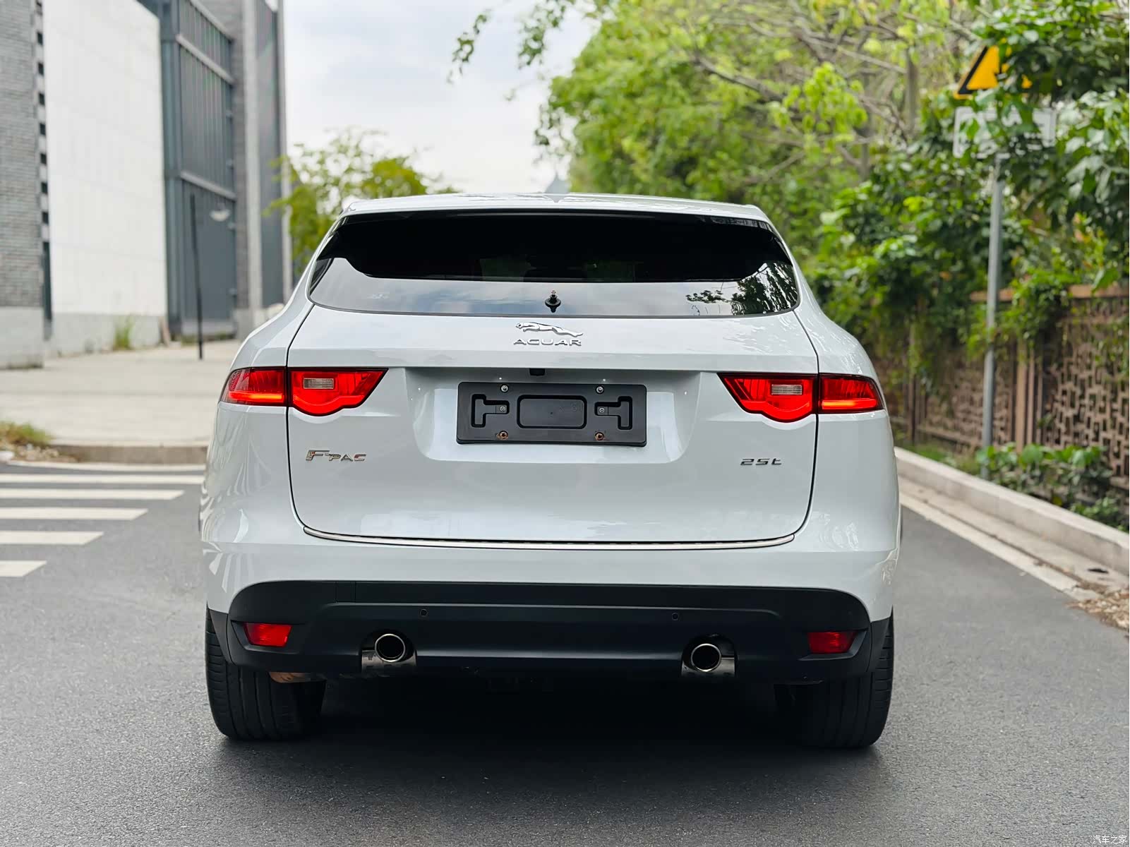 Jaguar F-PACE, 2017 все фото
