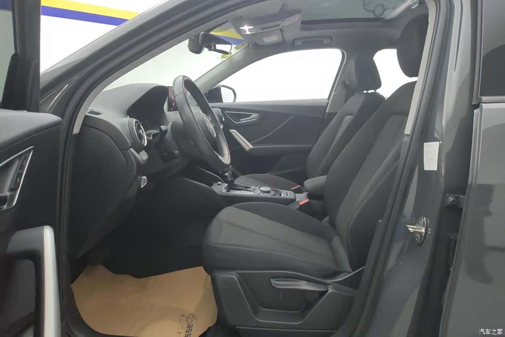Audi Q2L, 2021 9