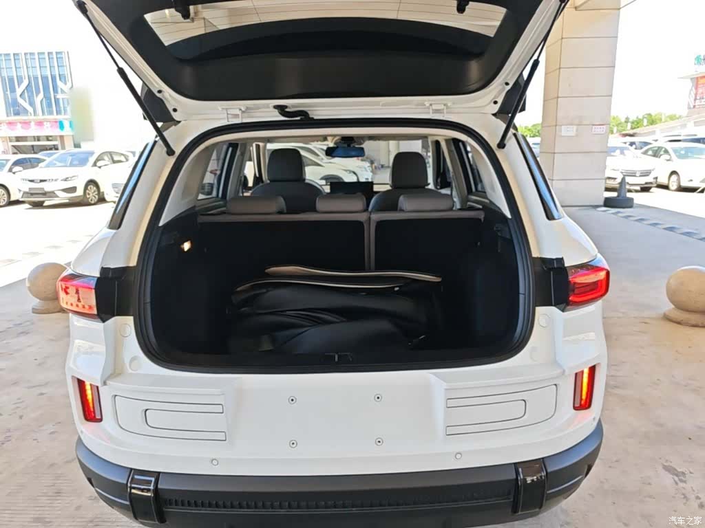 Geely Icon, 2025 19