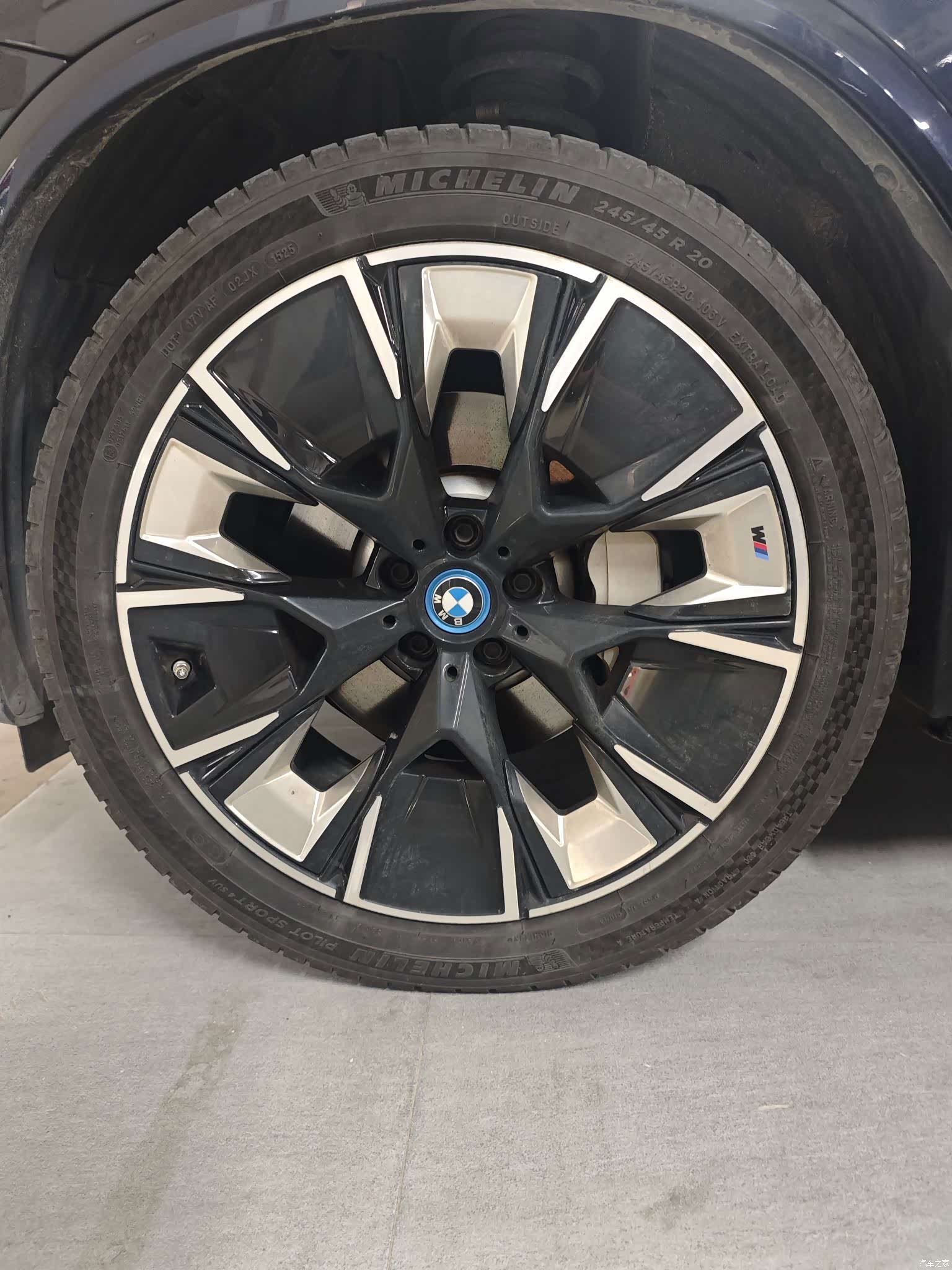 BMW iX3, 2023 все фото