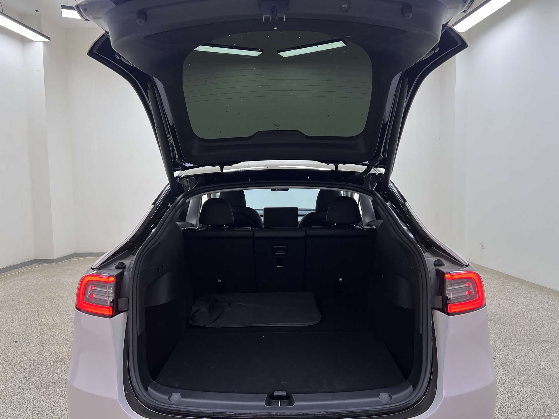 Tesla Model Y, 2023 30