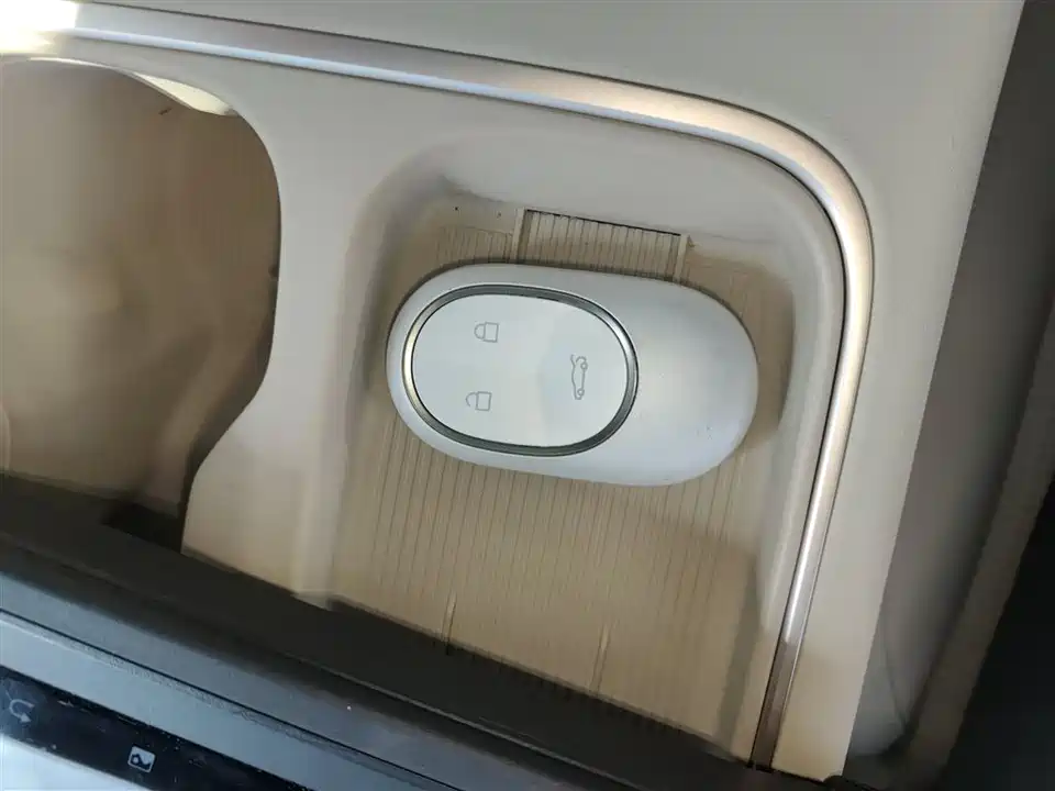 NIO ES6