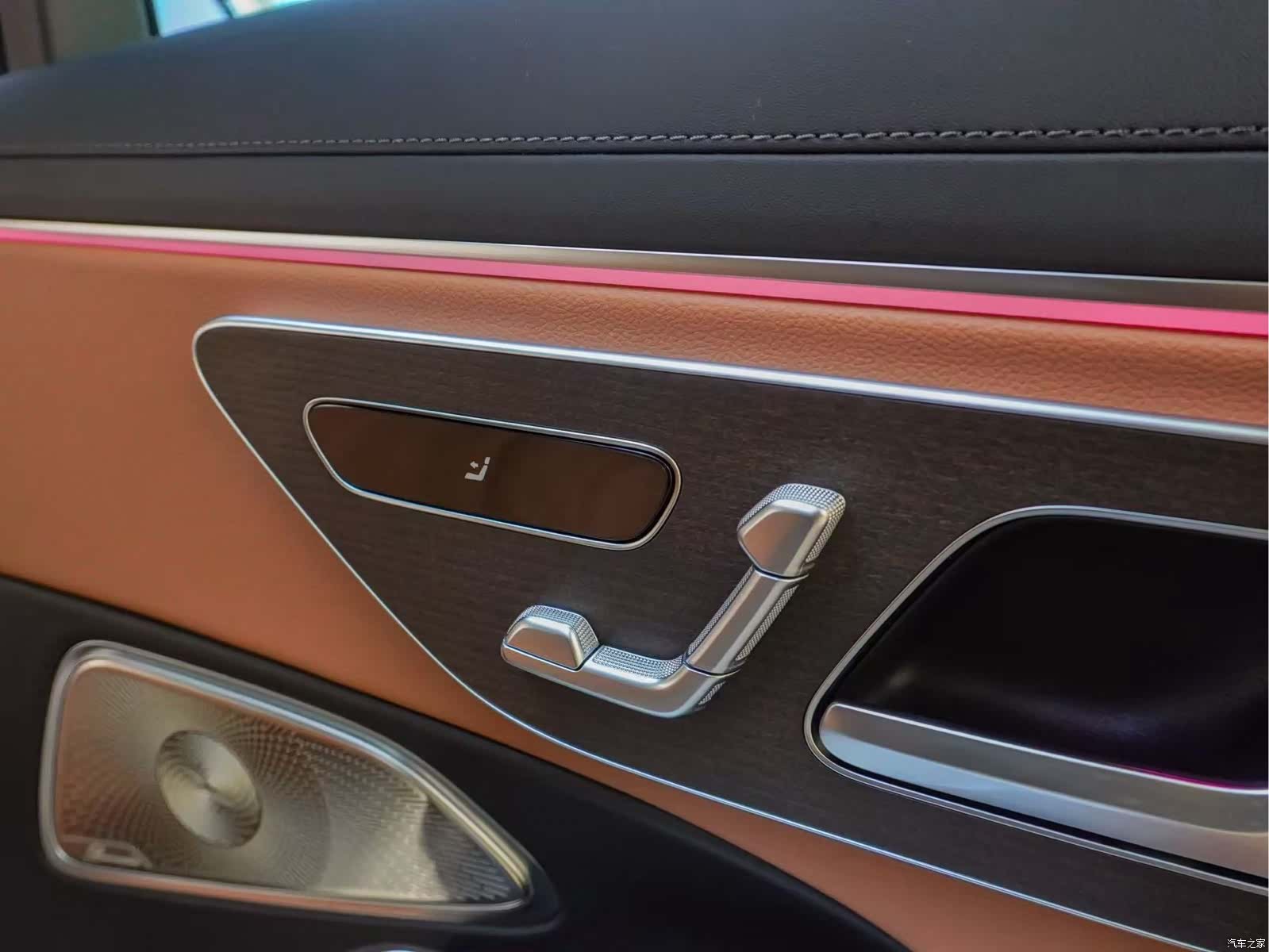 Mercedes-Benz E-Class, 2024 27