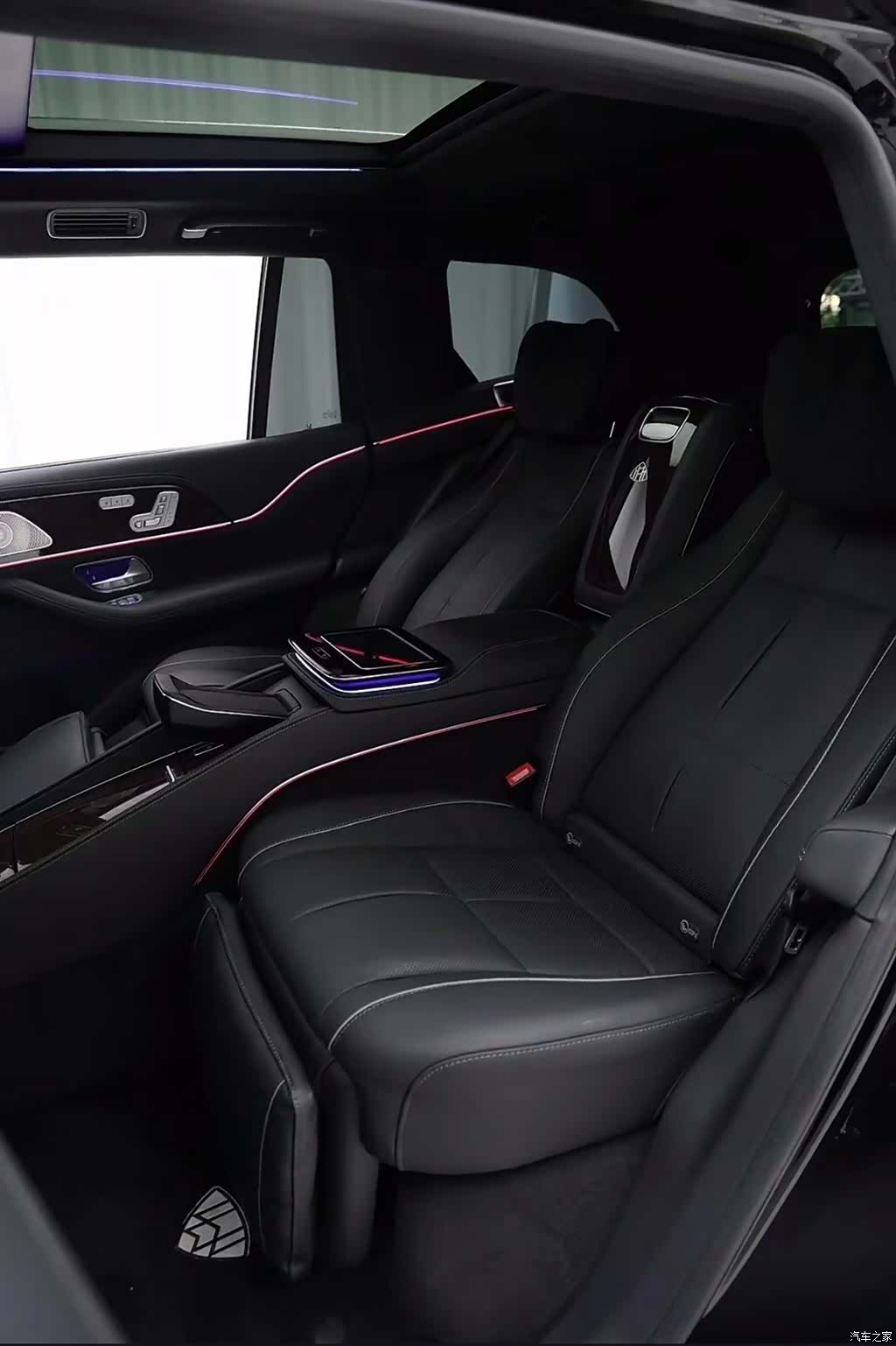 Maybach GLS, 2021 11