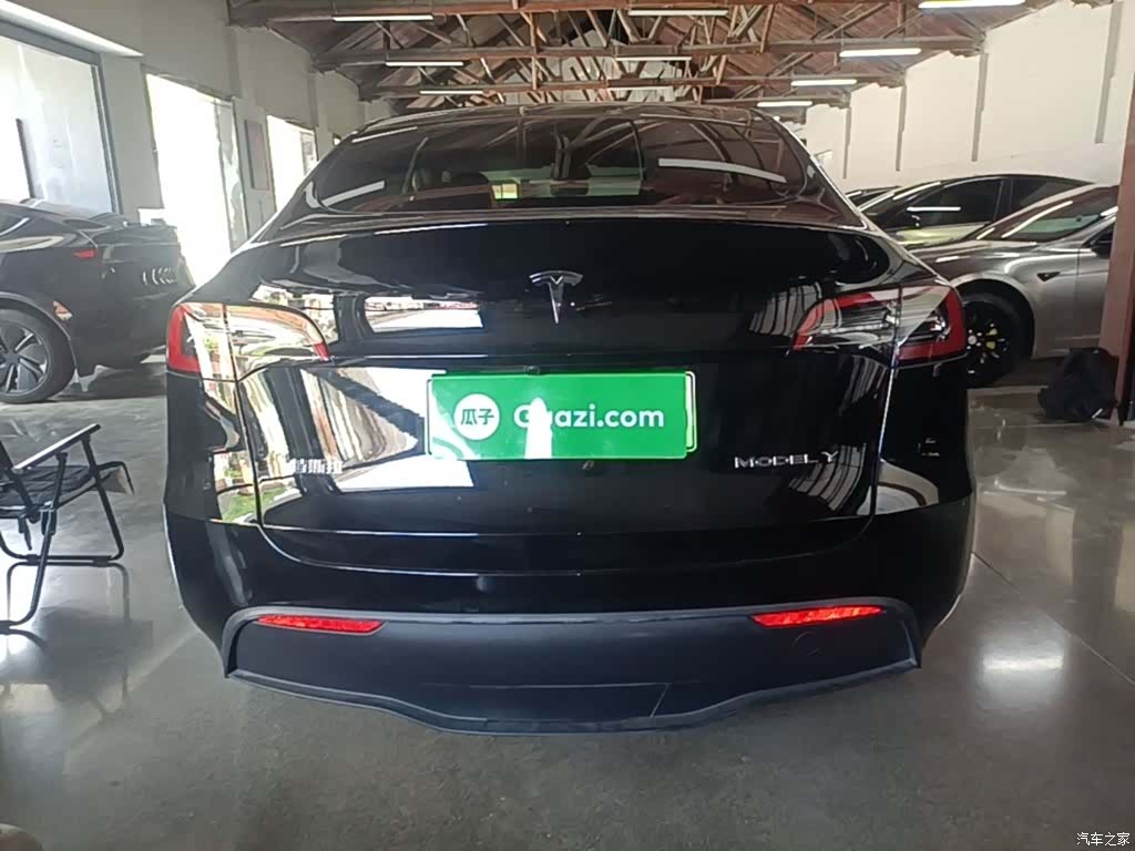 Tesla Model Y, 2024 6