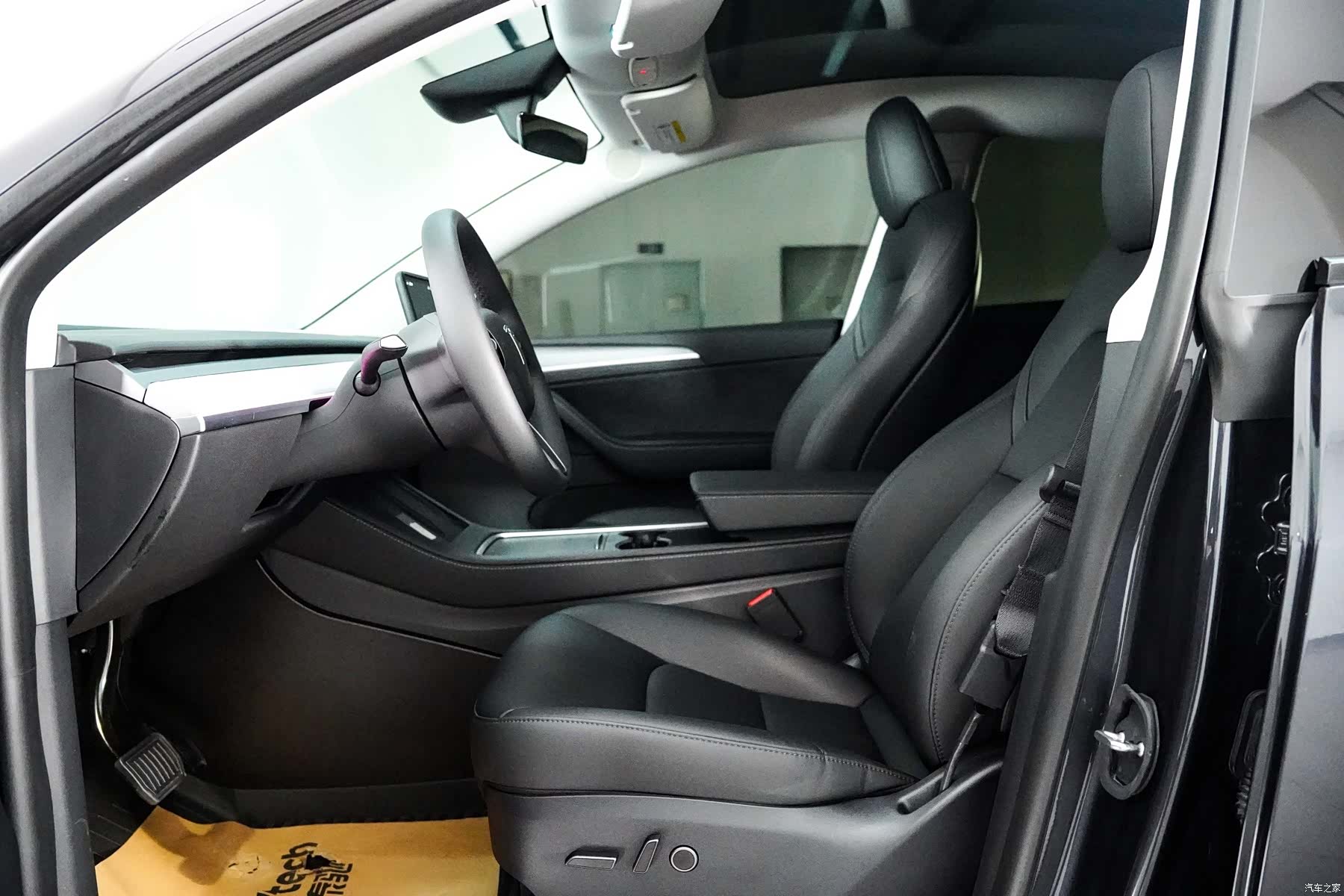 Tesla Model Y, 2024 27