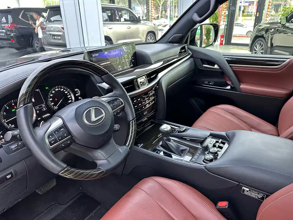 Lexus LX