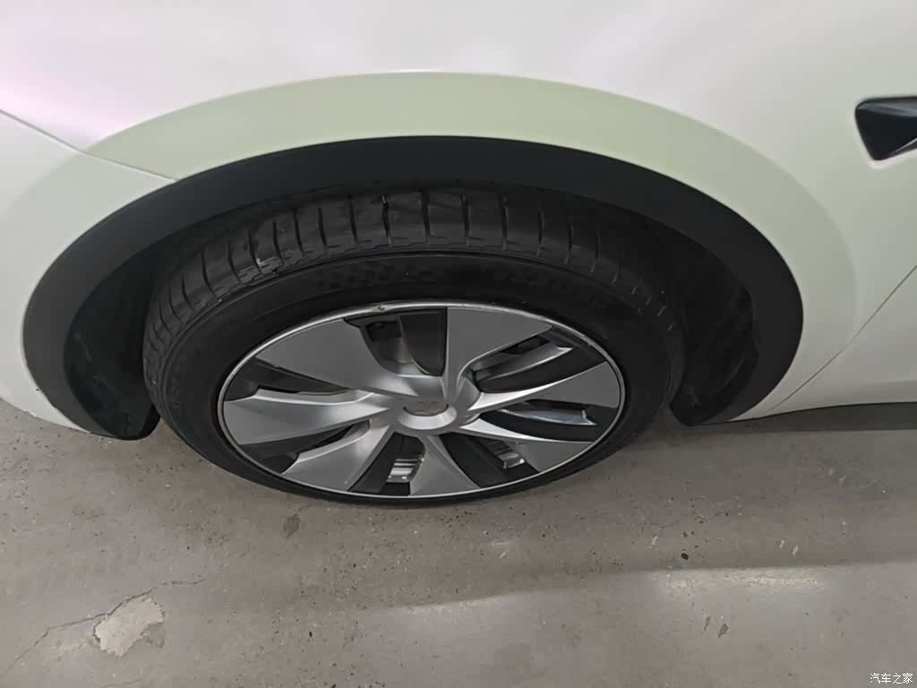 Tesla Model Y, 2022 23