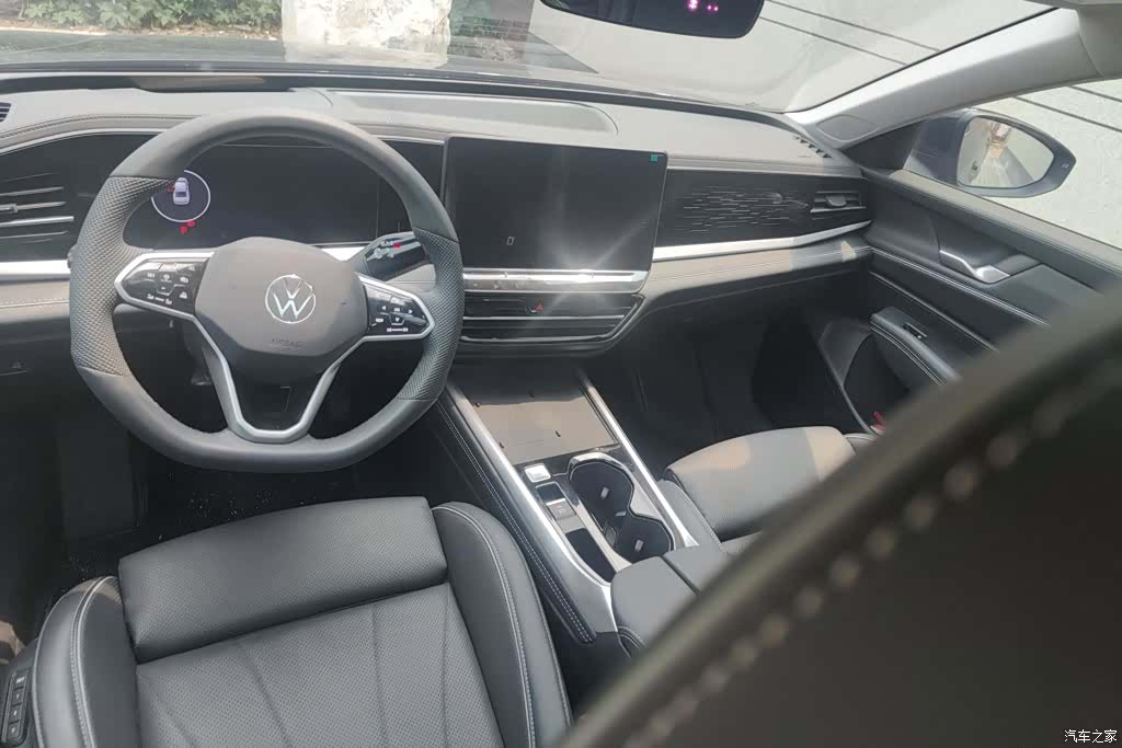 Volkswagen Passat, 2025 12