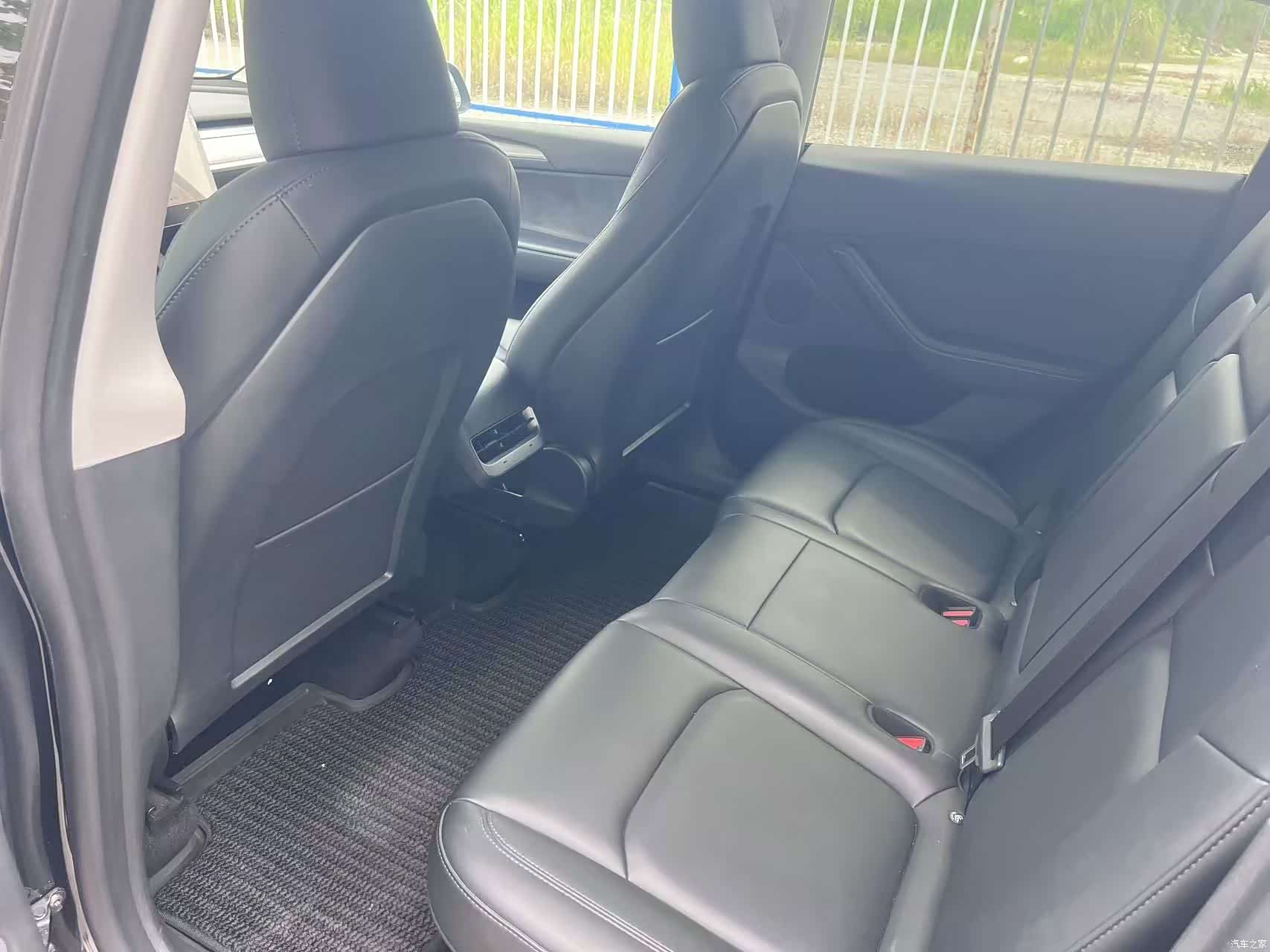 Tesla Model Y, 2024 9